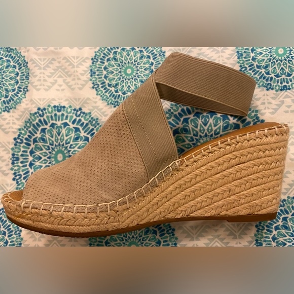 Gentle Souls Signature Kenneth Cole Colleen Espadrille Wedge 8.5 shoes stretch - Picture 5 of 7